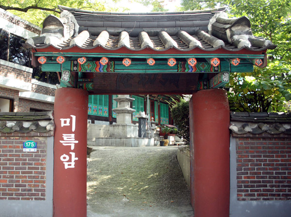 Eingang zum Mireugam Tempel